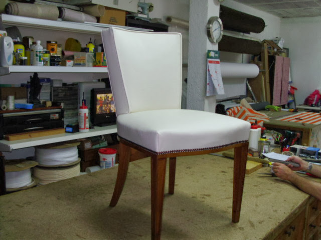 Tapicería en el Oriente de Asturias Trabajos de tapicería sobre silla. En el Oriente de Asturias